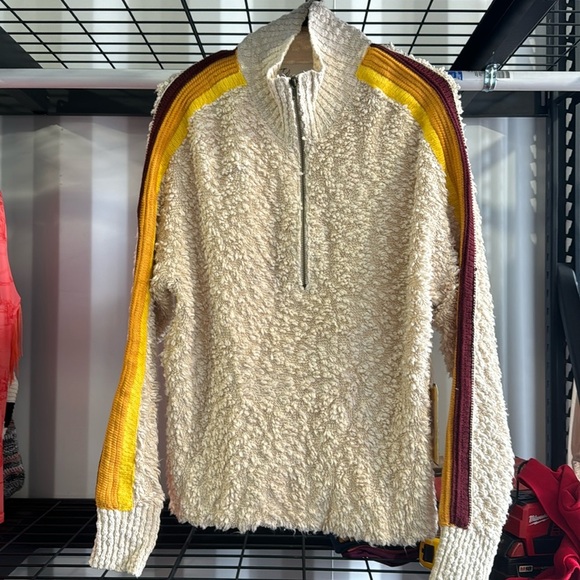 Vintage Havana Tops - Vintage Havana lamb wool sweater